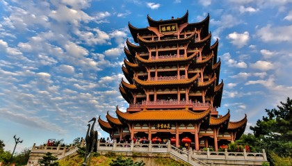 黄鹤楼：古诗中的名胜，现实中的瑰宝
