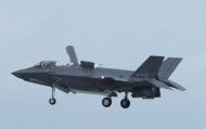 日本首批F-35B从美国飞回，战后首次拥有舰载战斗机
