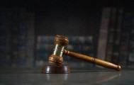 一企业以抓阄决定员工去留，抽中离开的员工被裁员，法院判了