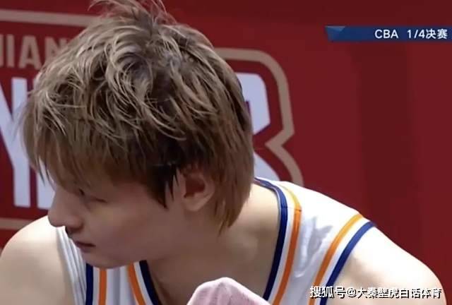 扶不起！王哲林自我崩盘玩隐身 9投2中难挑大梁，提前认输脸色铁青