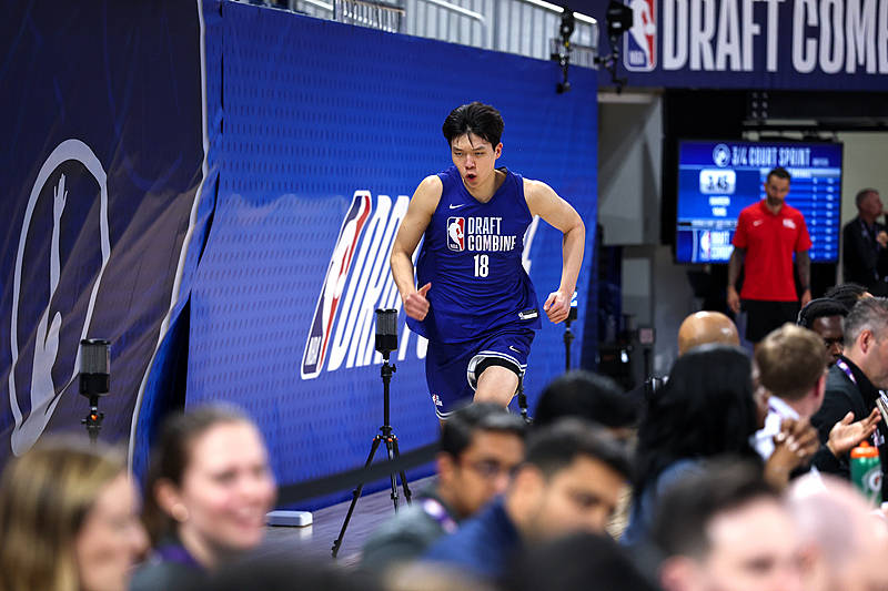 第16顺位归属开拓者！用天赋和努力握紧机遇，杨瀚森20岁生日登陆NBA