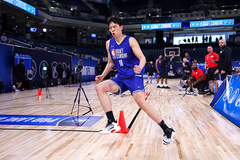 第16顺位归属开拓者！用天赋和努力握紧机遇，杨瀚森20岁生日登陆NBA