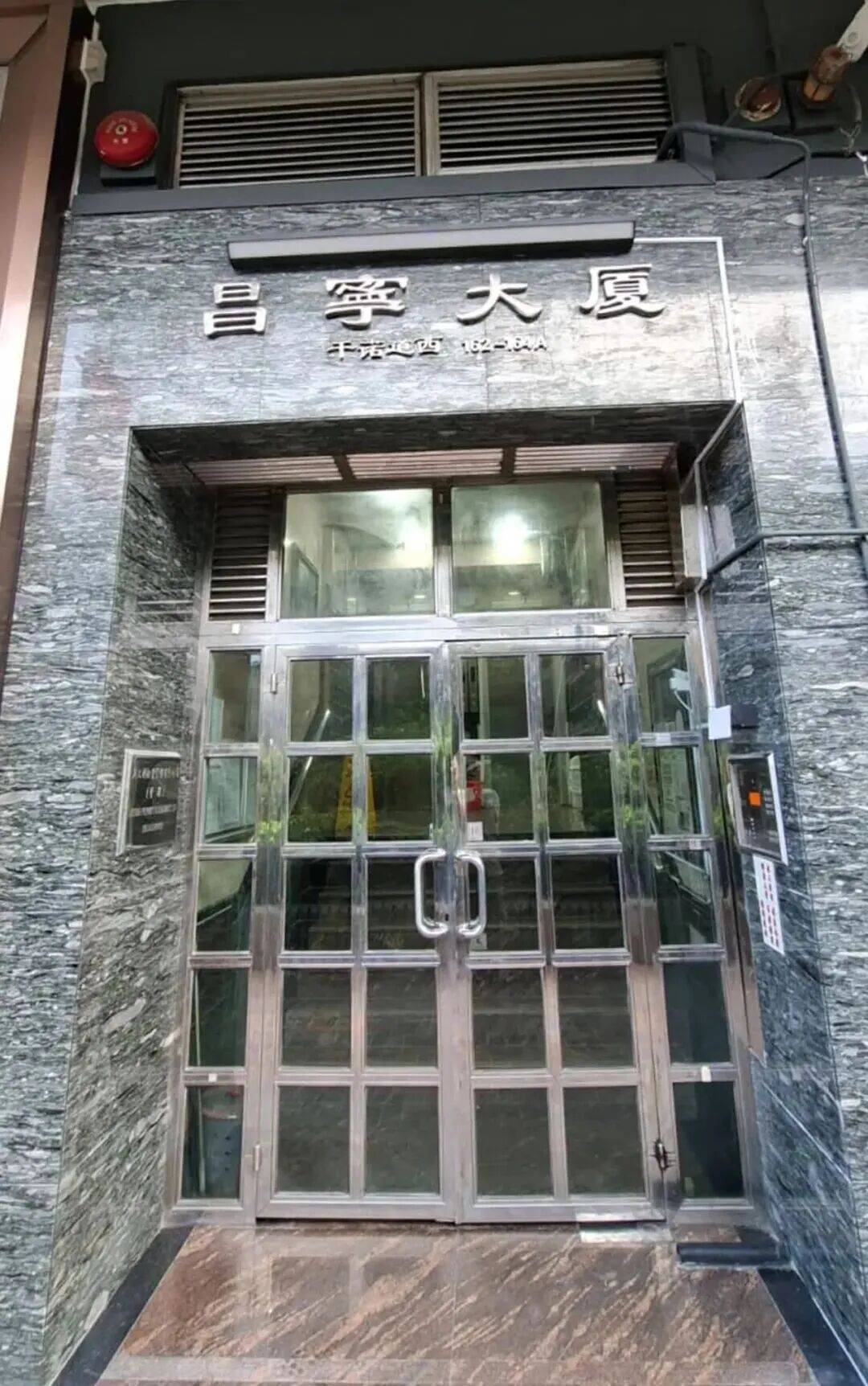 18岁内地女大学生在香港坠楼身亡，警方披露详情：现场检获遗书，生前曾卷入电诈案